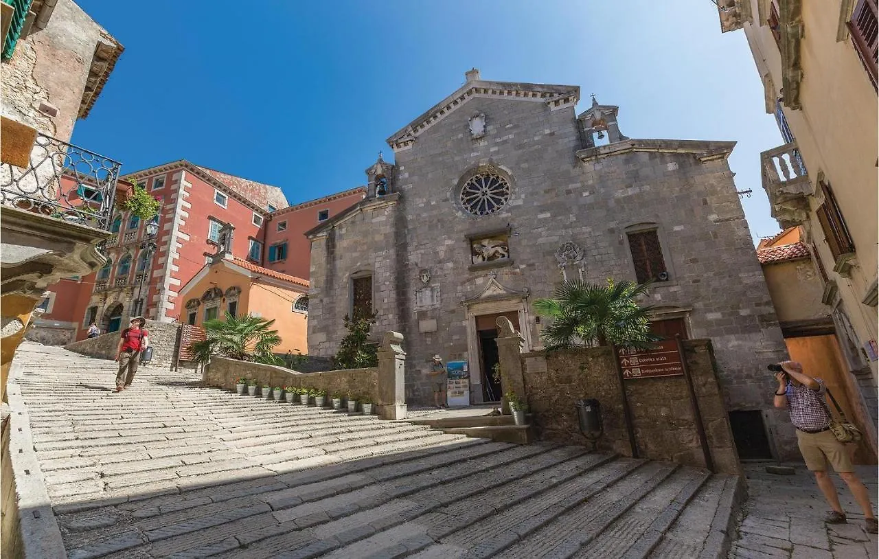 6 Bedroom Awesome Home In Labin 別荘