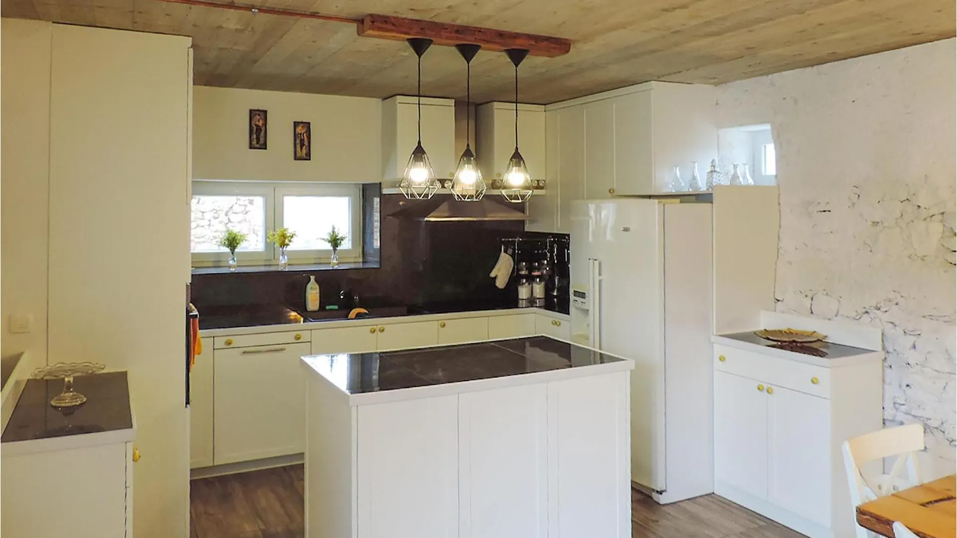 6 Bedroom Awesome Home In Labin ラビン